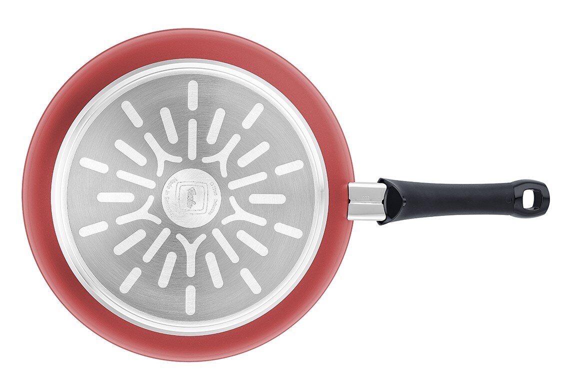 Ansicht von oben auf eine rote Pfanne mit schwarzem Griff, Levital+ Red Classic 24cm