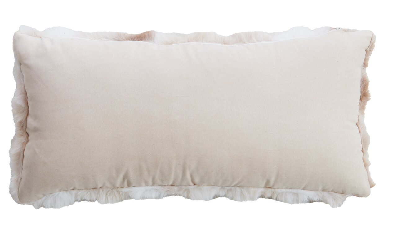 Beige rechthoekig kussen met een zachte, donzige rand, gezien van bovenaf