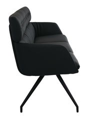 Seitliche Ansicht einer modernen schwarzen Sitzbank mit gepolsterter Rückenlehne und schlanken Metallbeinen.