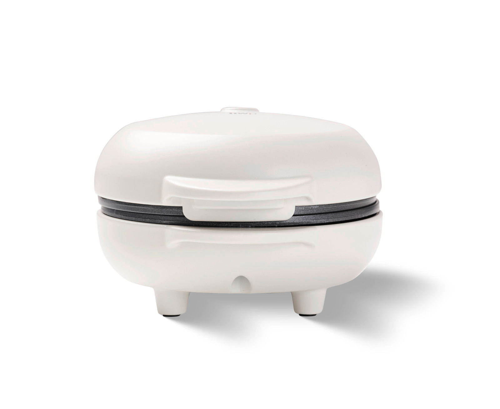 Weißes Waffeleisen in geschlossener Position, frontal betrachtet.