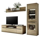 Moderne Wandkombination aus Holz mit TV-Schrank, Regal und Vitrine, frontal betrachtet.