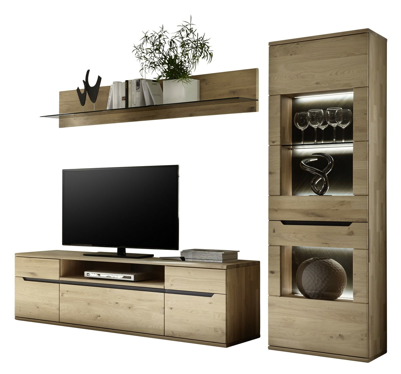 Moderne Wandkombination aus Holz mit TV-Schrank, Regal und Vitrine, frontal betrachtet.
