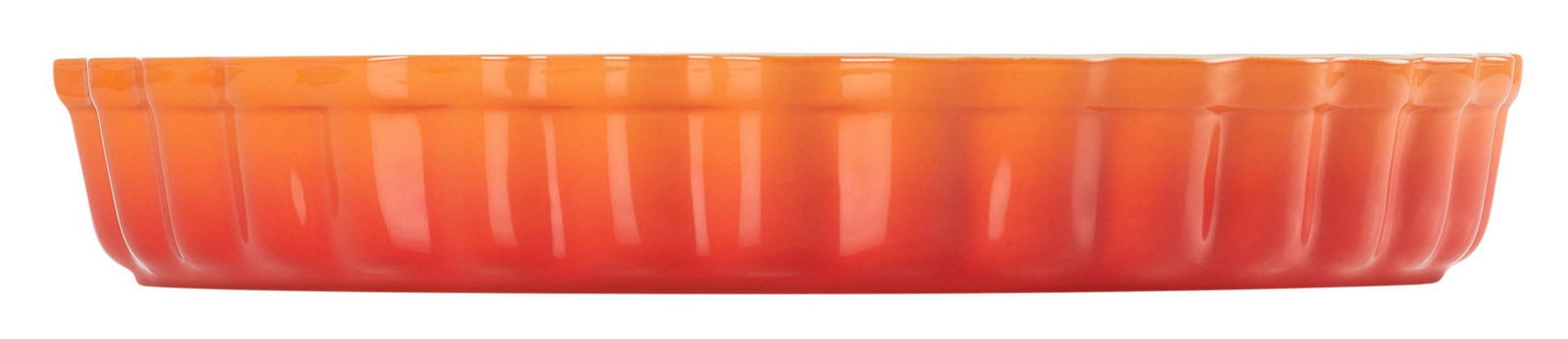 Seitliche Ansicht einer ofenroten Tarte-Form mit gewelltem Rand, 28 cm Durchmesser.