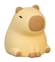 Niedliches Akku-Nachtlicht in Form eines sitzenden Schweinchens, frontal betrachtet.