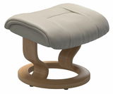 Beiger Stressless Hocker MAYFAIR mit Holzgestell, seitliche Perspektive
