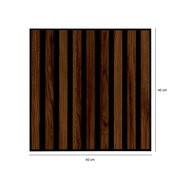 Dekoratives quadratisches Paneel mit vertikalen Holzstreifen auf schwarzem Hintergrund, Draufsicht