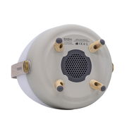 Unteransicht eines Lite-up Play Mini JBL Sand mit Holzfüßen und Lautsprechergitter.