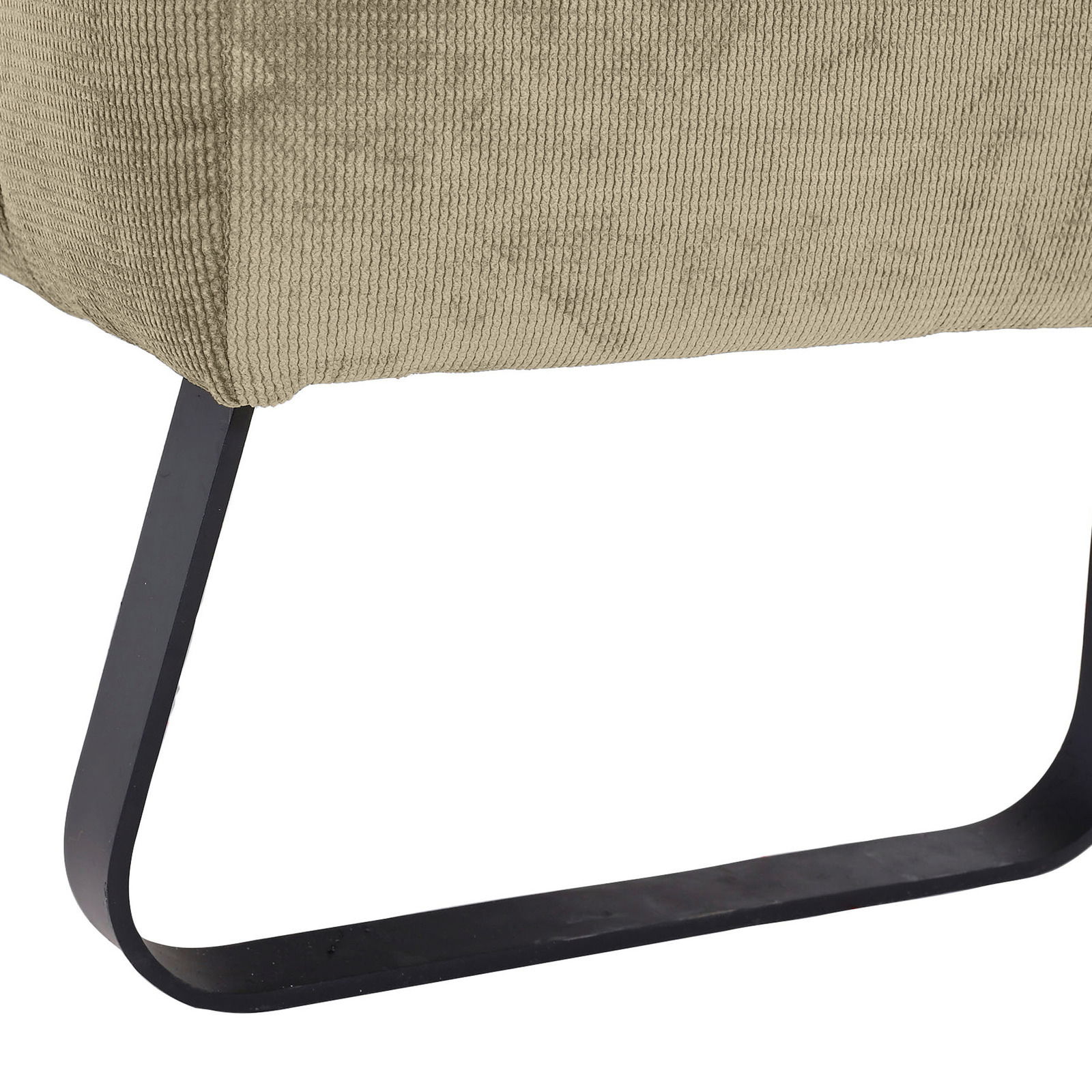 Nahaufnahme eines Stuhlbeins aus schwarzem Metall mit beigefarbenem Stoffbezug, seitliche Perspektive
