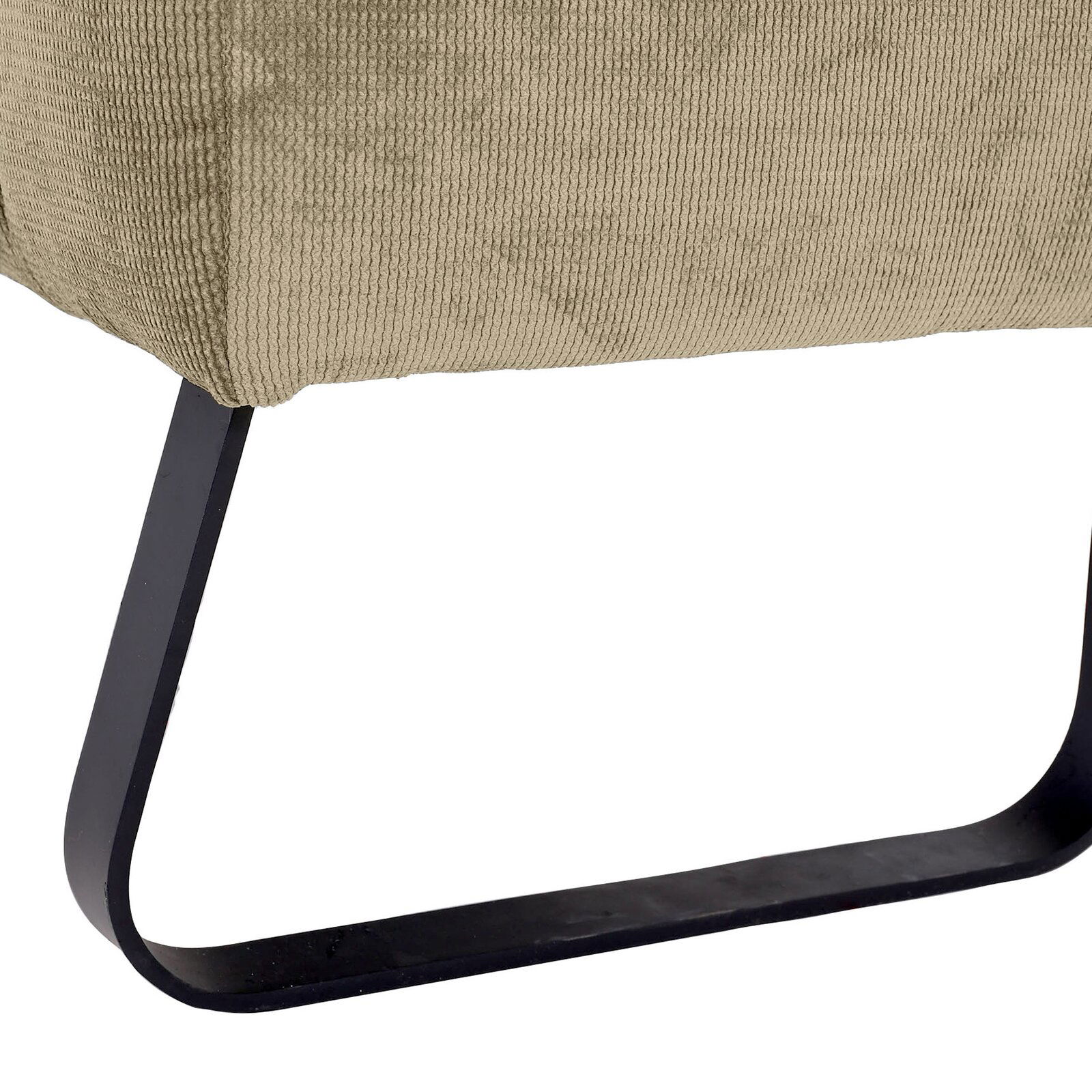 Nahaufnahme eines Stuhlbeins aus schwarzem Metall mit beigefarbenem Stoffbezug, seitliche Perspektive