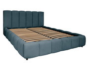 Polsterbettgestell in seitlicher Perspektive mit gepolstertem Kopfteil und Lattenrost.