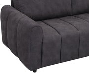 Nahaufnahme eines grauen Funktionssofas mit Armlehne, perspektivisch von der Seite fotografiert.