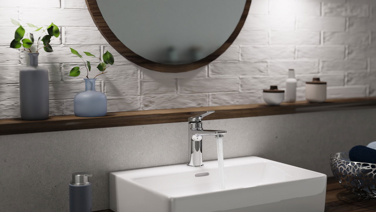 Moderne Waschtischarmatur in einem stilvollen Badezimmer, seitliche Perspektive