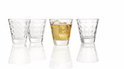 Vier Trinkgläser Optic 215ml, eines gefüllt mit einem Getränk und Eiswürfeln, aus frontaler Perspektive.
