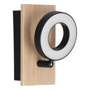 Moderner Wandspot RIELVES mit schwarzem Ring und Holzplatte, seitliche Perspektive