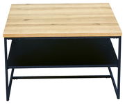 Moderner Couchtisch mit Holzplatte und schwarzem Metallgestell, Frontalansicht