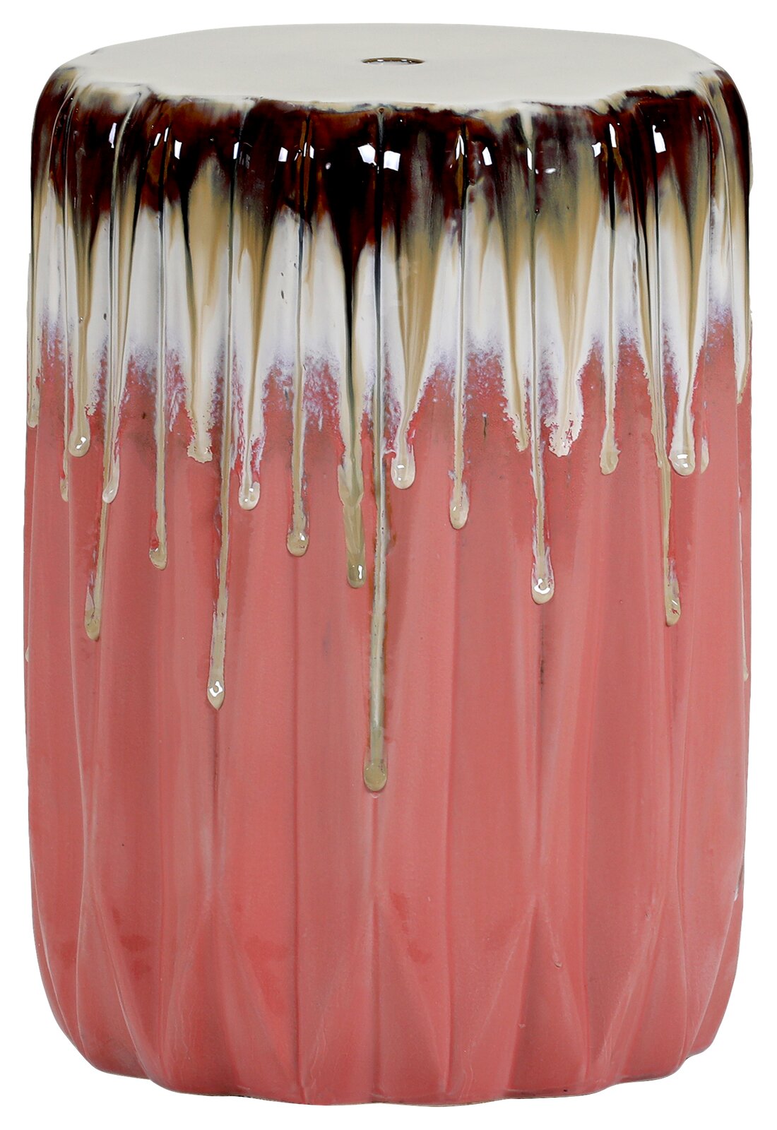Runder Keramik-Hocker/Beistelltisch in Korallrosa mit weißer Oberseite und braun-beiger Tropfglasur, geriffelter Korpus, freigestellt vor weißem Hintergrund, Frontansicht leicht von oben