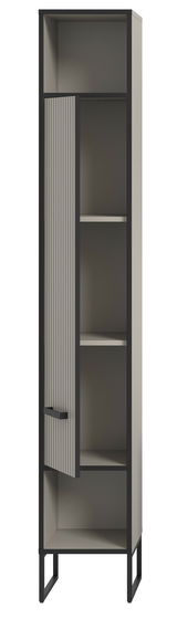 Moderner Hochschrank mit offenem Fach und teilweise geöffneter Tür, aus grauem Material mit schwarzen Akzenten, frontal betrachtet.