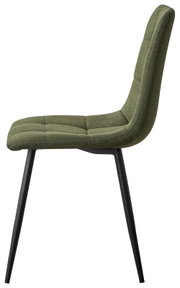 Moderner grüner Stuhl mit gepolsterter Sitzfläche und Rückenlehne, seitliche Ansicht