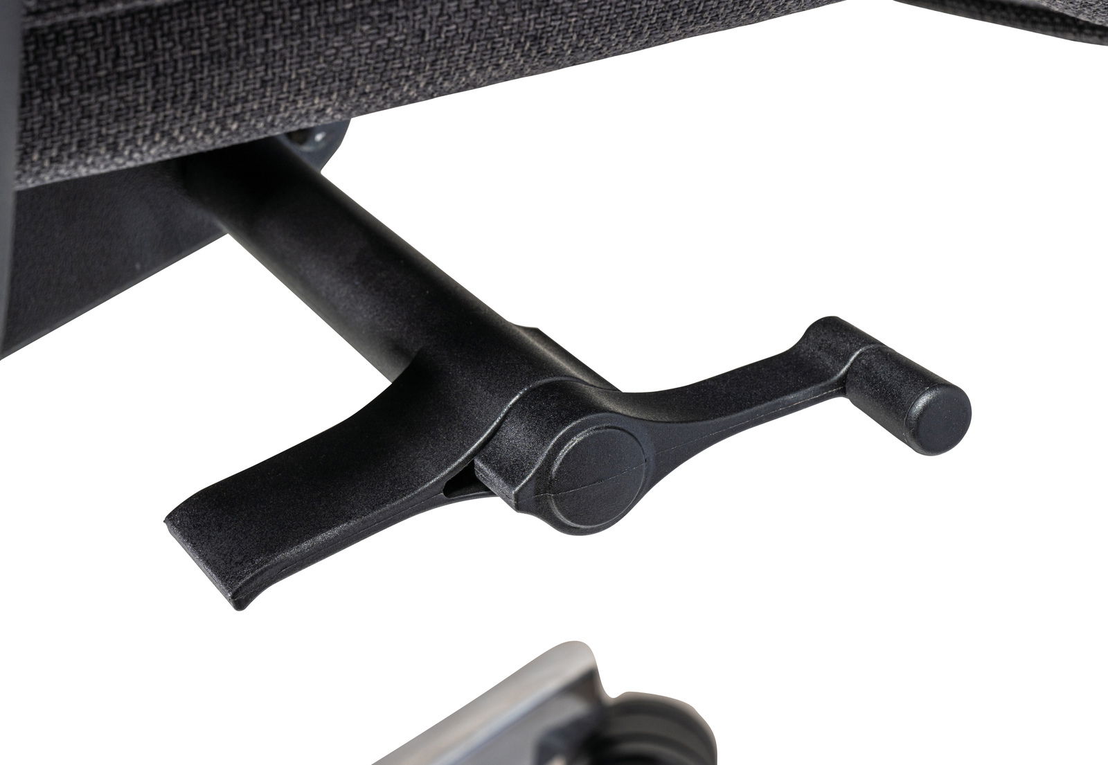 Nahaufnahme eines Hebels unter einem XL-Drehstuhl, seitliche Perspektive