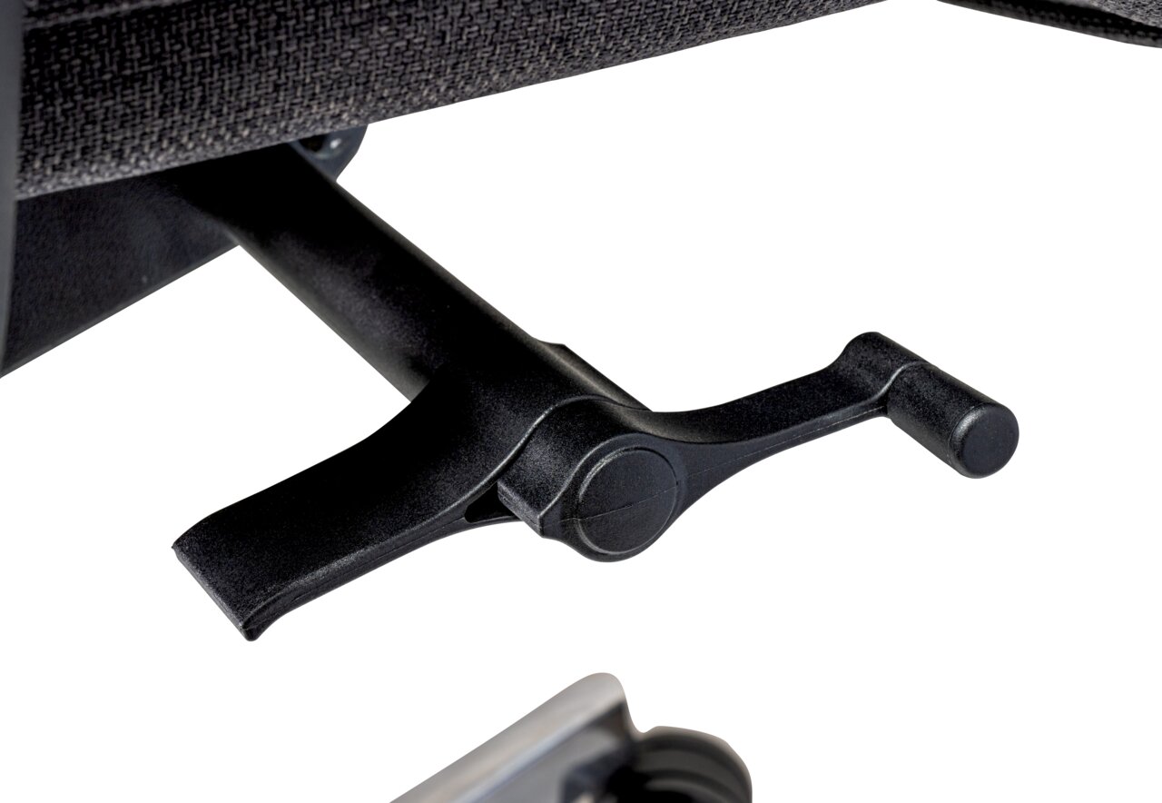 Nahaufnahme eines Hebels unter einem XL-Drehstuhl, seitliche Perspektive