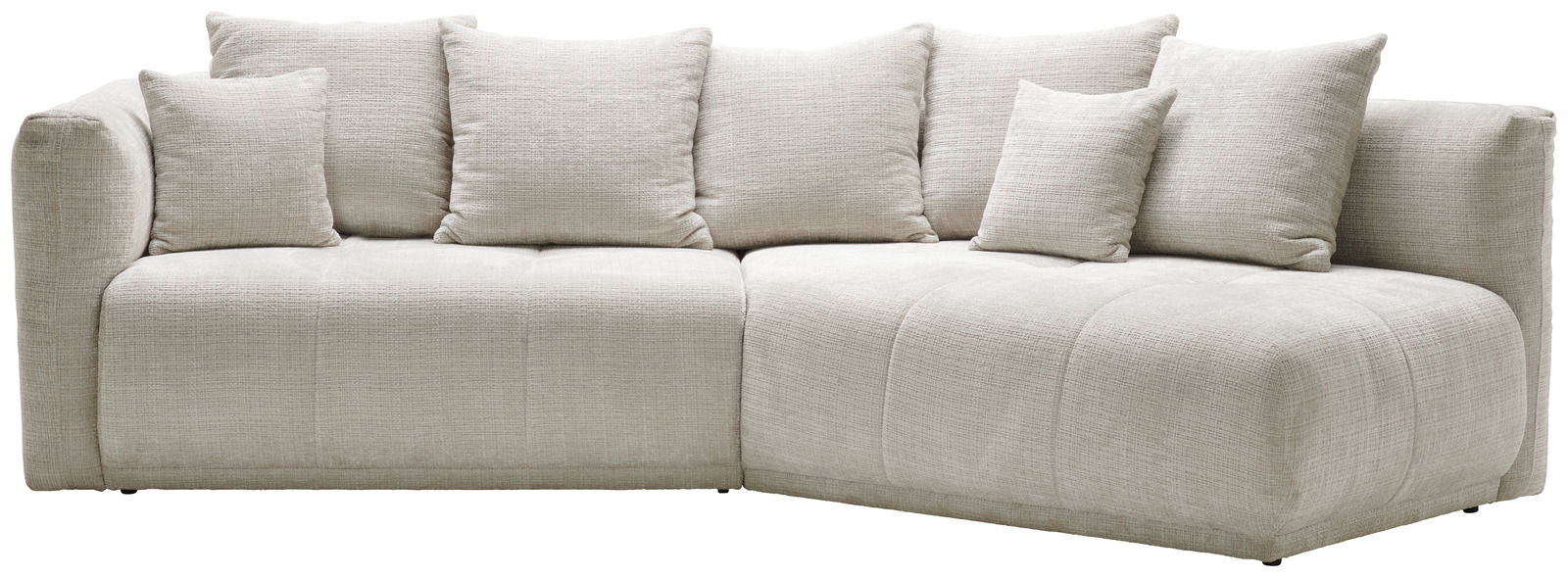 Beige Ecksofa mit mehreren Kissen, Perspektive von vorne