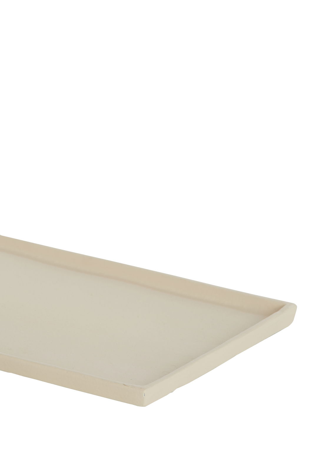 Eckige, flache Schale aus hellem Material, seitliche Perspektive