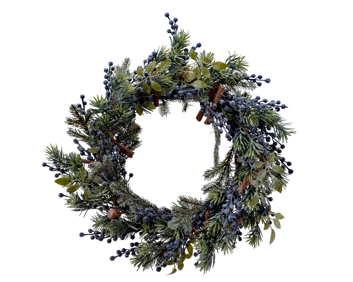Everlands Weihnachtskranz Ø60cm Vogelperspektive auf einen dekorativen Kranz mit blauen Beeren und grünen Blättern, verziert mit Zimtstangen.