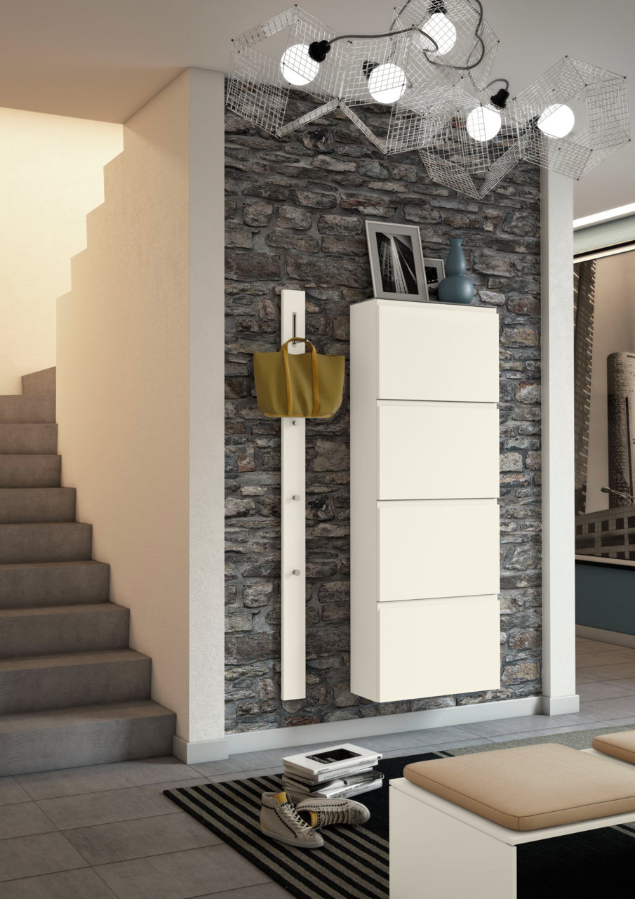Moderano Garderoben-Set LECCO Moderne Garderobeneinrichtung mit Hängeschuhschrank und Hakenleiste vor einer Steinwand, seitliche Perspektive