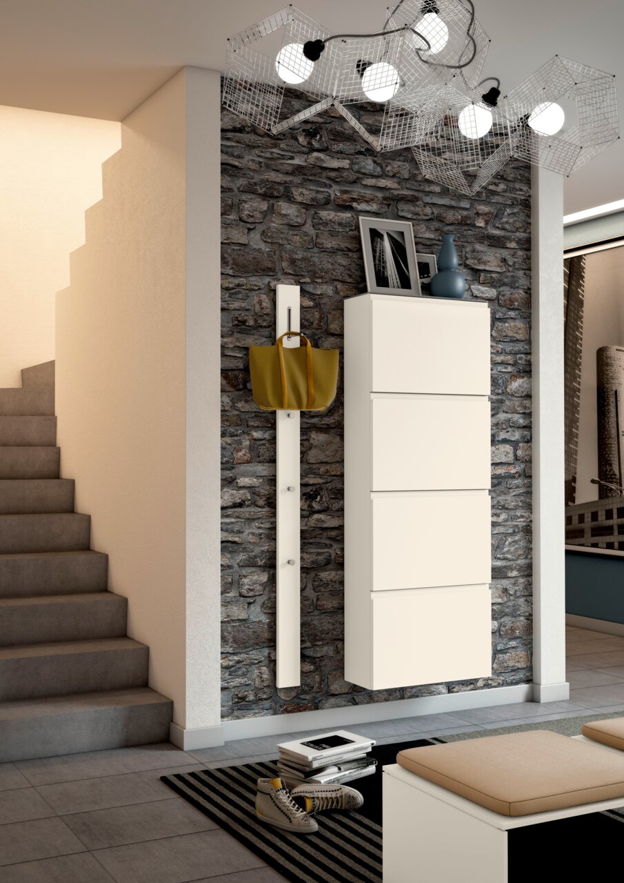 Moderano Hängeschuhschrank LECCO Moderne Garderobeneinrichtung mit Hängeschuhschrank und Hakenleiste vor einer Steinwand, seitliche Perspektive