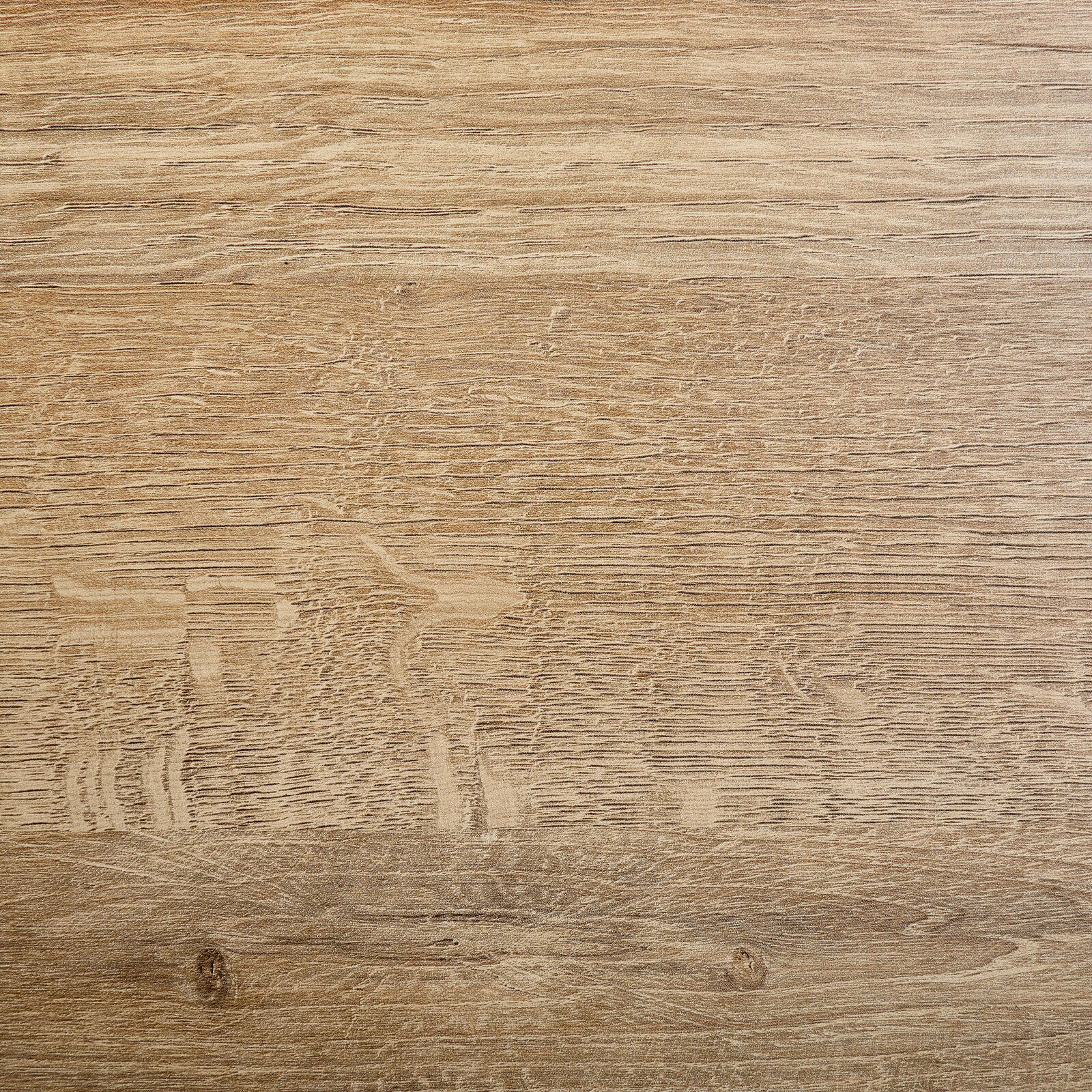 Holzoberfläche in Nahaufnahme, zeigt die natürliche Maserung und Textur des Holzes.