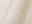 Nahaufnahme eines handgewebten Teppichs in cremeweißer Farbe mit sichtbarer Textur und Falten.