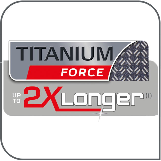 Nahaufnahme des Logos 'Titanium Force' mit dem Hinweis 'bis zu 2x länger haltbar'.