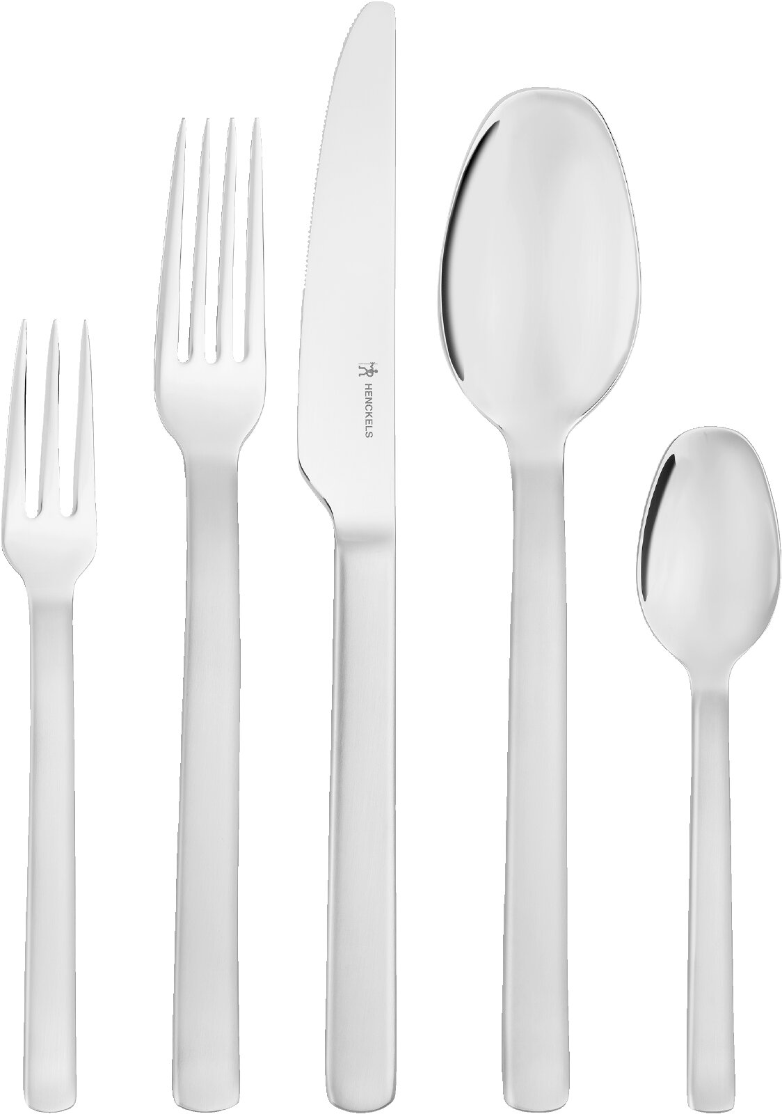 Zilverglanzende roestvrijstalen bestekset met kleine vork, diner-vork, mes met Henckels-logo, eetlepel en theelepel, frontaal van bovenaf gefotografeerd op witte achtergrond