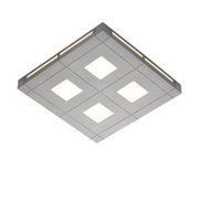 Moderne quadratische LED-Deckenleuchte in gebürsteter Metalloptik mit vier leuchtenden Flächen und seitlichen Lichtleisten, aus schräger Untersicht dargestellt