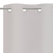 Grauer Ösenschal aus Stoff mit silbernen Ösen, Nahaufnahme von oben