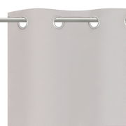 Grauer Ösenschal aus Stoff mit silbernen Ösen, Nahaufnahme von oben