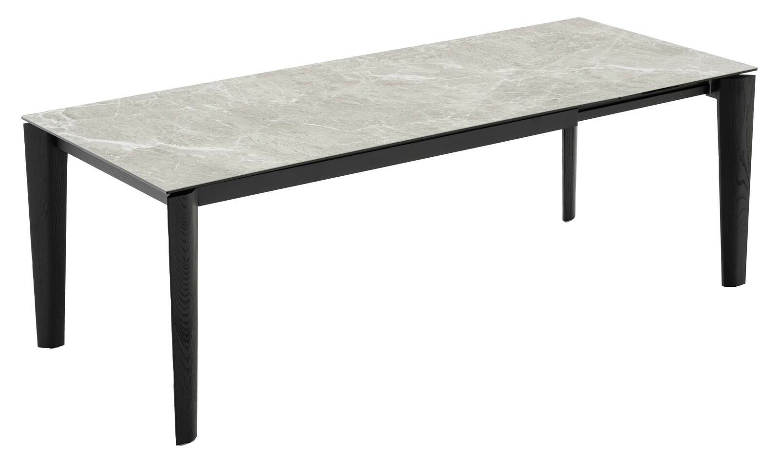 Moderner Esstisch mit heller Marmoroptik-Tischplatte und dunklen Holzbeinen, seitliche Perspektive