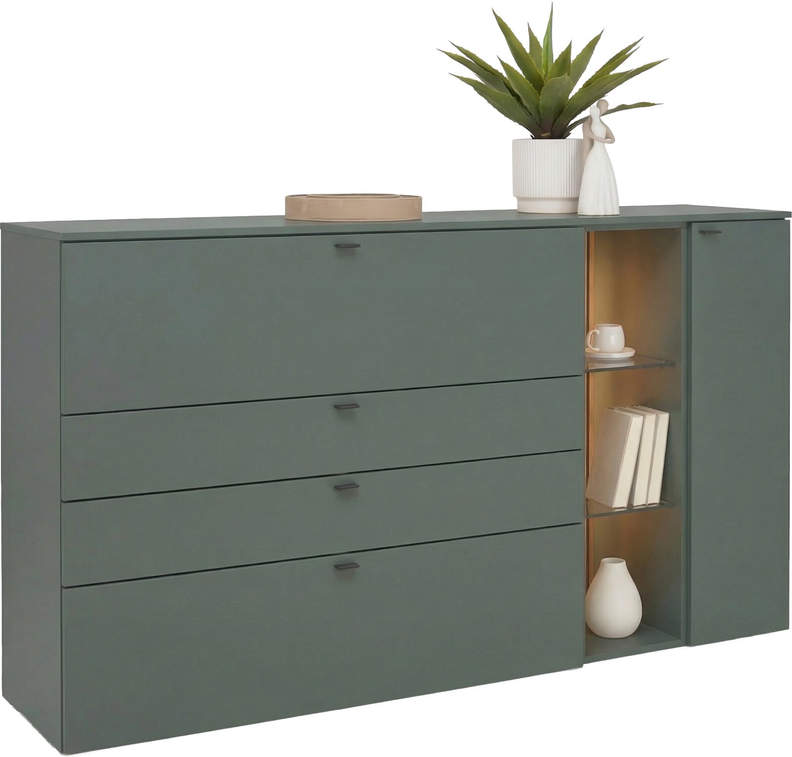 Grünes Sideboard/Kommode mit vier Schubladen, rechts offenes Regal mit Glasböden und Tür, dekoriert mit Pflanze und Deko, Ansicht schräg von vorn rechts.