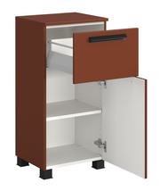 Unterschrank in brauner Farbe mit einer Schublade und einer Tür, beide geöffnet, aus einer leicht seitlichen Perspektive.