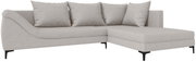 Beige Ecksofa mit Ottomane rechts, vier Kissen, schwarze Beine, seitliche Perspektive