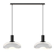 Moderne Hängeleuchte mit zwei klaren, runden Glasschirmen, von vorne betrachtet.