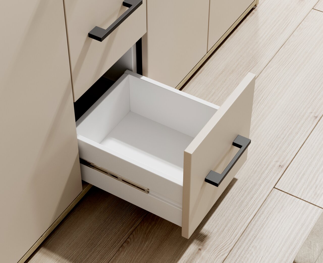 Nahaufnahme eines geöffneten Schubfachs eines Sideboards mit modernen schwarzen Griffen, aus der Vogelperspektive.