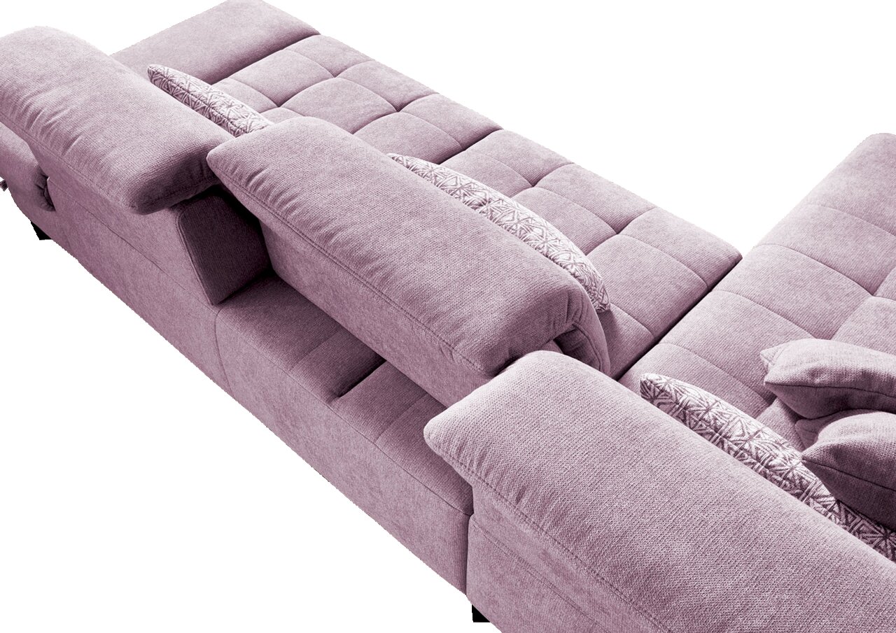 Lila Ecksofa mit klappbaren Armlehnen und dekorativen Kissen, von oben betrachtet.