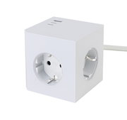 Weißer Steckdosenwürfel mit mehreren Steckplätzen und USB-Anschlüssen, seitliche Perspektive