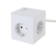 Weißer Steckdosenwürfel mit mehreren Steckplätzen und USB-Anschlüssen, seitliche Perspektive