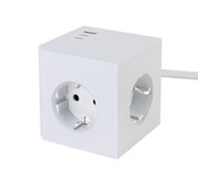 Weißer Steckdosenwürfel mit mehreren Steckplätzen und USB-Anschlüssen, seitliche Perspektive
