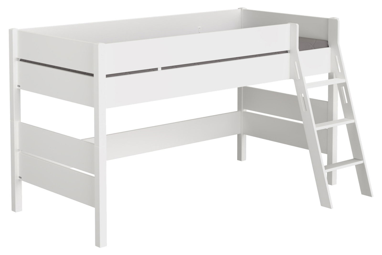 Weißes Spielbett mit Leiter, seitliche Perspektive