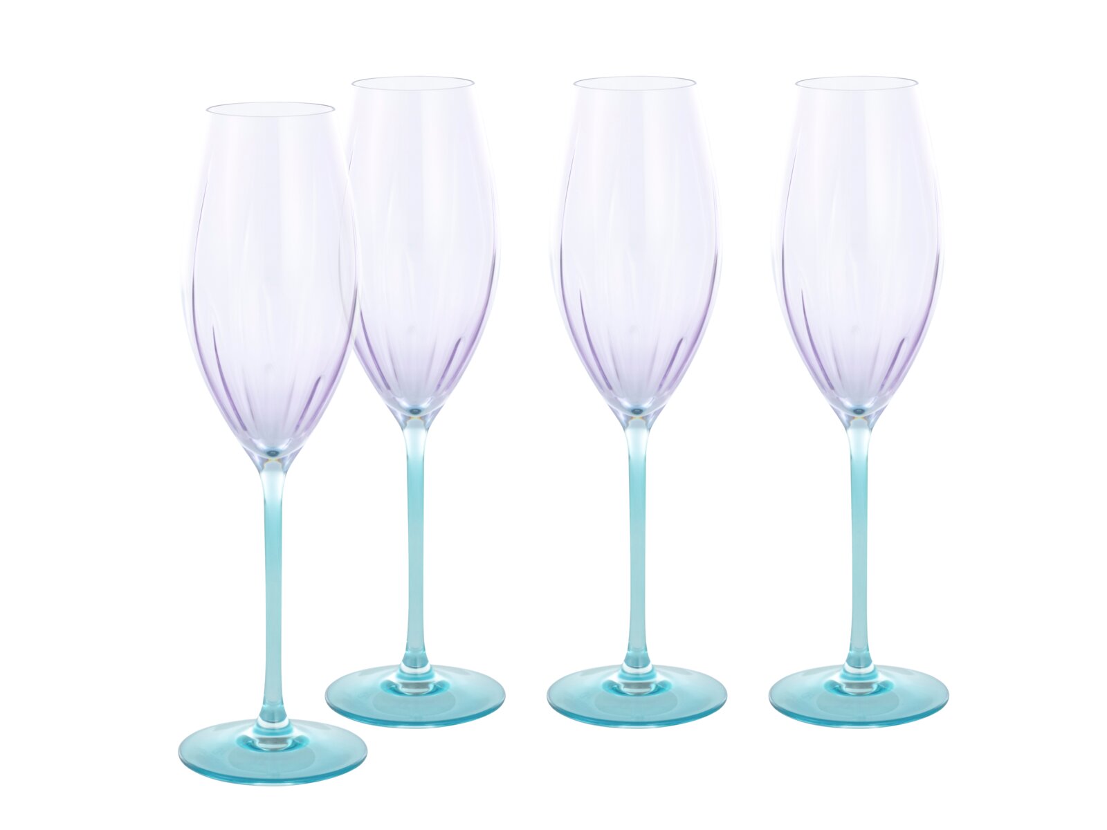 Vier schlanke Sekt- bzw. Champagnergläser aus transparentem Glas mit leicht violettem Schimmer und türkisfarbenem Stiel und Fuß, frontal in Studioansicht vor weißem Hintergrund.