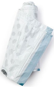 Rolle von weißen Müllbeuteln mit blauen Akzenten, aus der Vogelperspektive fotografiert.