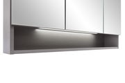 Moderner Spiegelschrank mit integrierter Beleuchtung, seitliche Perspektive